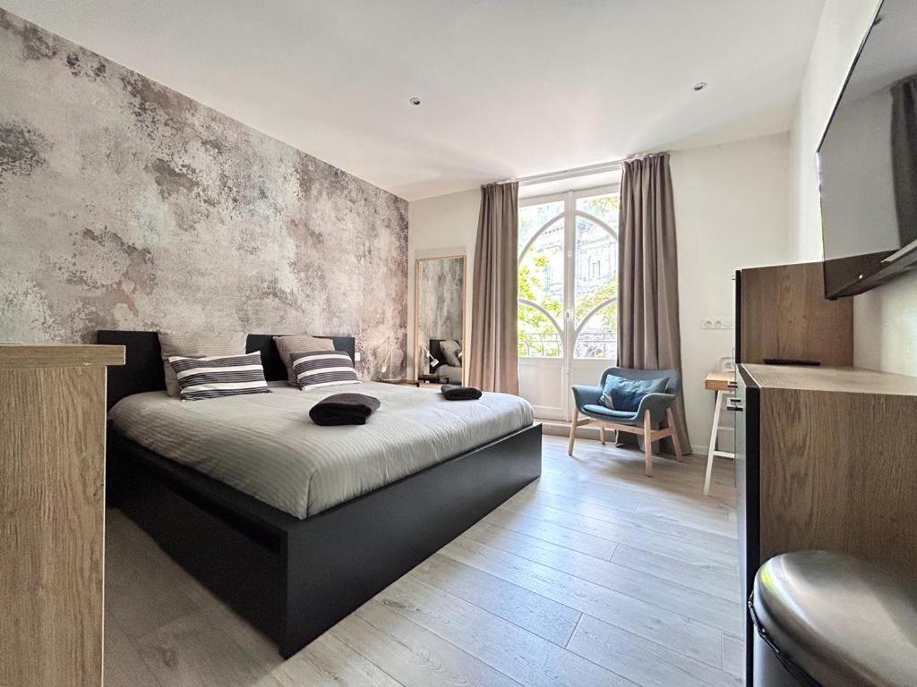 Tour D'Auvergne - Appartements En Plein Centre Ville, Proche De La Cathedrale Et De La Place De Jaude Clermont-Ferrand Buitenkant foto