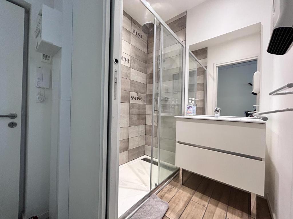 Tour D'Auvergne - Appartements En Plein Centre Ville, Proche De La Cathedrale Et De La Place De Jaude Clermont-Ferrand Buitenkant foto