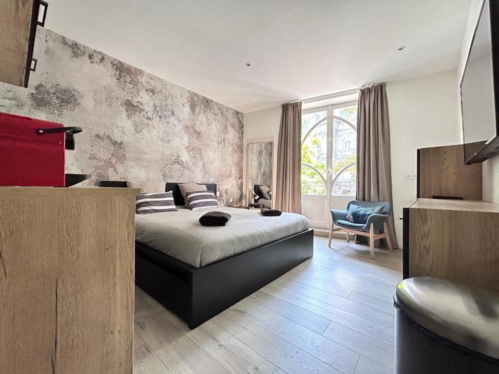 Tour D'Auvergne - Appartements En Plein Centre Ville, Proche De La Cathedrale Et De La Place De Jaude Clermont-Ferrand Buitenkant foto