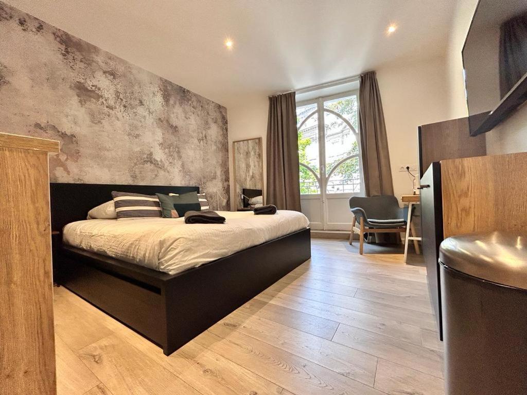 Tour D'Auvergne - Appartements En Plein Centre Ville, Proche De La Cathedrale Et De La Place De Jaude Clermont-Ferrand Buitenkant foto