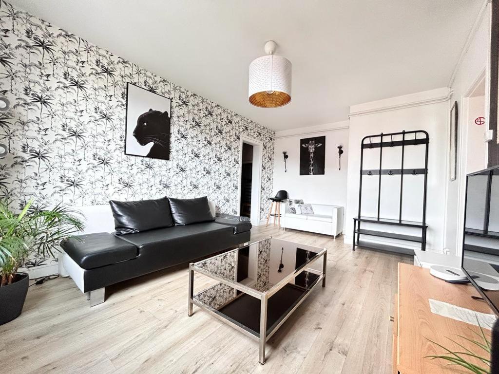 Tour D'Auvergne - Appartements En Plein Centre Ville, Proche De La Cathedrale Et De La Place De Jaude Clermont-Ferrand Buitenkant foto