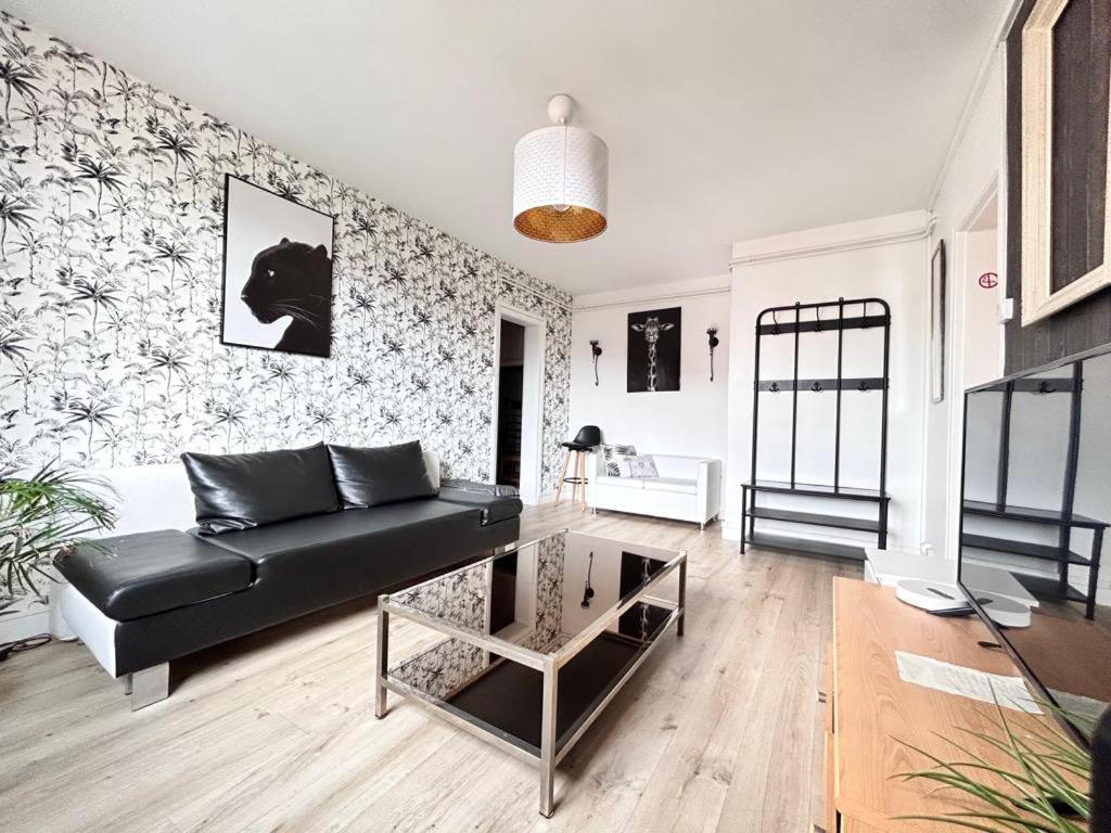Tour D'Auvergne - Appartements En Plein Centre Ville, Proche De La Cathedrale Et De La Place De Jaude Clermont-Ferrand Buitenkant foto